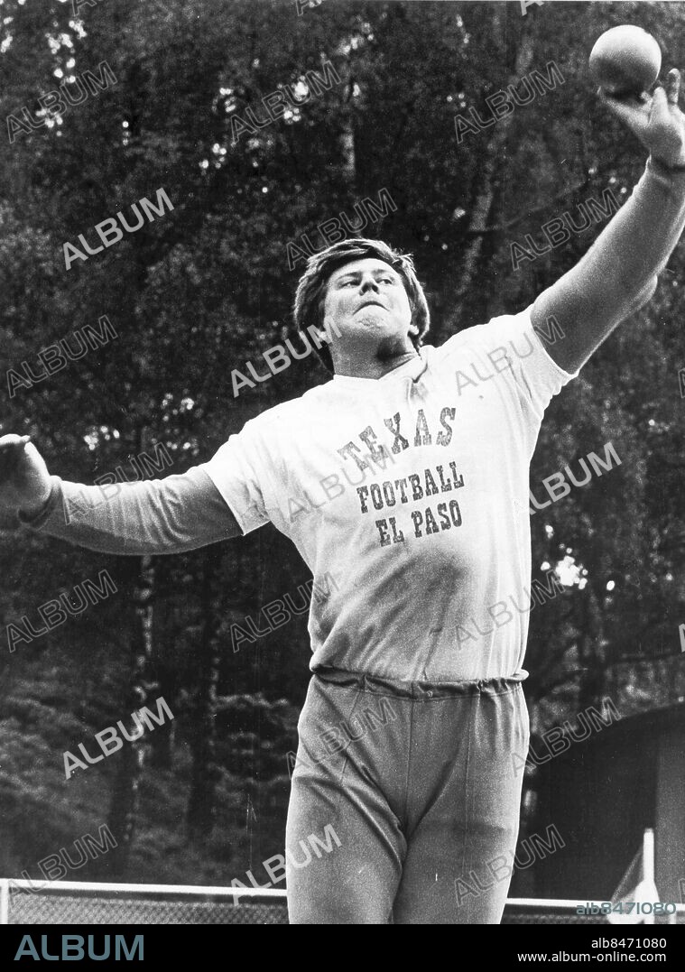 GÖTEBORG 1976-05-30.. Hans Honta Höglund - kulstötare. Sitt första svenska rekord tog Honta i maj 1973 när han noterade 20,05 - en cm över Ricky Bruchs tidigare rekord. Därefter höjdes rekordet successivt av både Bruch och Honta tills Honta i juni 1975 slog till med en stöt på 21,33 ett resultat som fortfarande gäller som svenskt rekord och som även gav Honta rollen som världsetta 1975. Han tävlade för Mölndals AIK. *** Local Caption *** GP Foto: Bengt Magnuzon / Kamerareportage / TT / Kod: 2524.