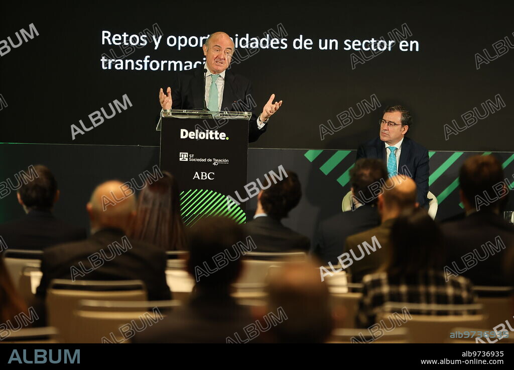 Madrid, 23/11/2022. XXIX Encuentro del Sector Financiero ABC-Deloitte con la colaboración de la Sociedad de Tasación con la intervención de Luis de Guindos. En la imagen, mesa inaugural con Luis de Guindos, María Jesús Pérez y Juan Pérez de Ayala. Foto: Jaime García. ARCHDC.