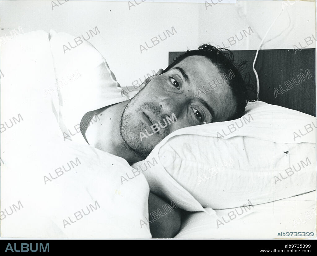 Oviedo (Asturias), febrero de 1970. Rescate de los alpinistas Gervasio Lastra y José Luis Arrabal en el Naranjo de Bulnes. En la imagen, Gervasio Lastra, internado en el Hospital General de Oviedo.