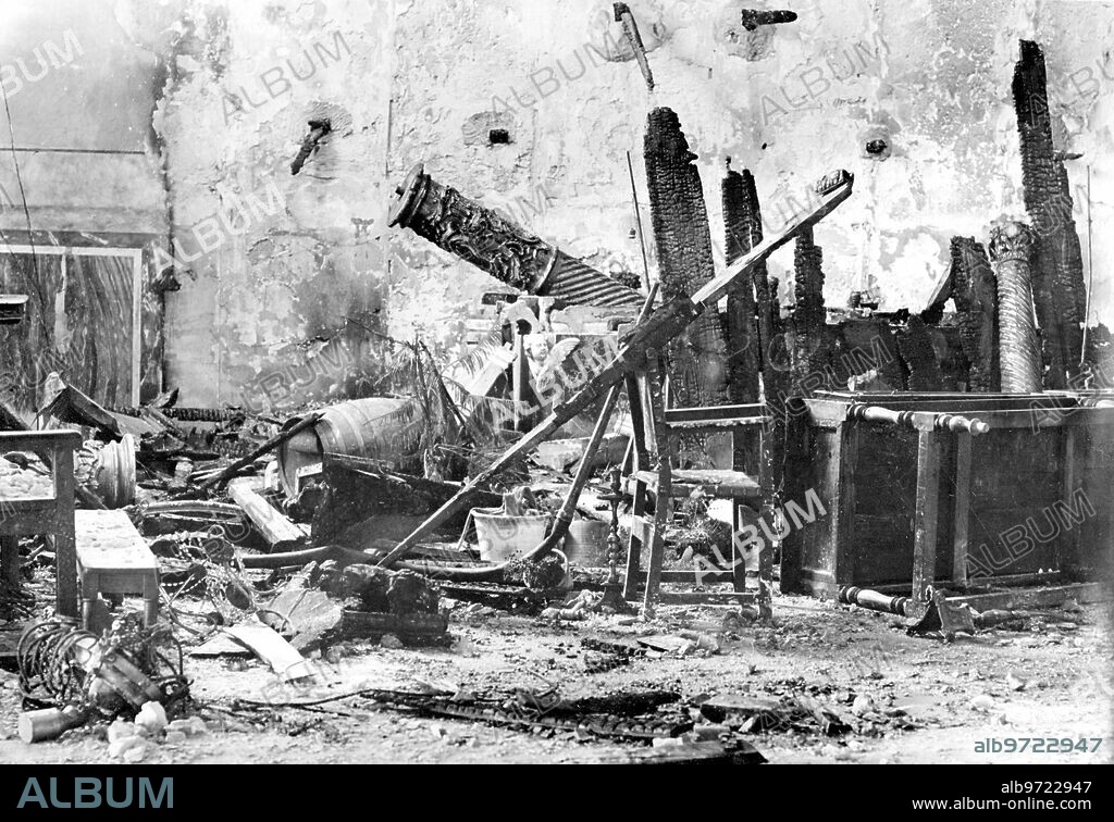Agosto 1916. Un incendio formidable en Cheste (Valencia). Estado en que Quedó el altar donde se Inició el fuego que Destruyó la iglesia Parroquial. Foto: Peris -fecha Aproximada.