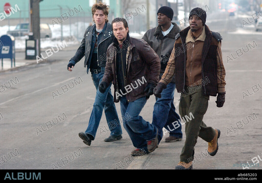 ANDRE 3000, GARRETT HEDLUND, MARK WAHLBERG and TYRESE GIBSON in FOUR BROTHERS, 2005, directed by JOHN SINGLETON. Copyright PARAMOUNT PICTURES / KRAYCHYK, GEORGE.