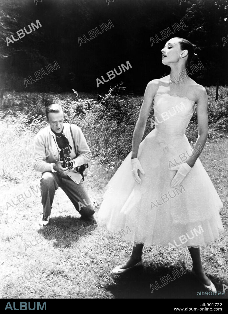 AUDREY HEPBURN und FRED ASTAIRE in FUNNY FACE, 1957, unter der Regie von STANLEY DONEN. Copyright PARAMOUNT PICTURES.