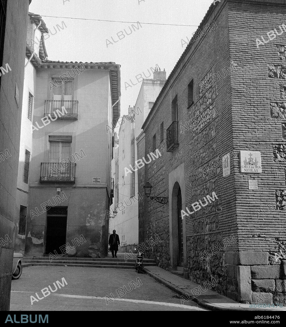 CUARTEL DE SAN NICOLAS SITUADO EN LA CALLE DEL BIOMBO ESQUINA A LA CALLE DE DE SAN NICOLAS - FOTOGRAFIA EN BLANCO Y NEGRO - AÑOS 60.