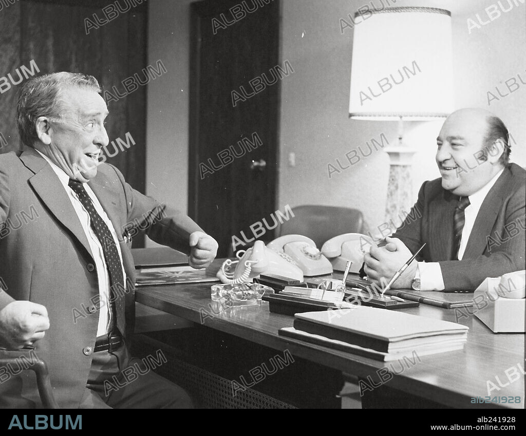 PACO MARTINEZ SORIA en ESTOY HECHO UN CHAVAL, 1977, dirigida por PEDRO LAZAGA. Copyright FILMAYER.