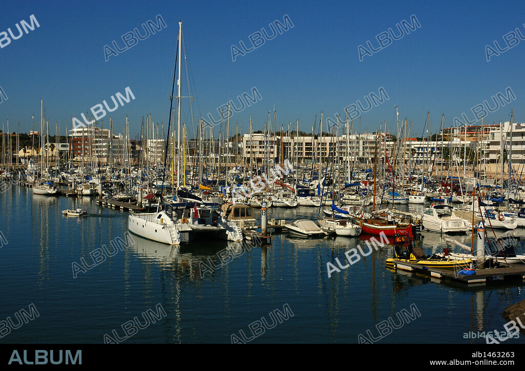 Puerto deportivo de Lagos. El Algarve. Portugal.