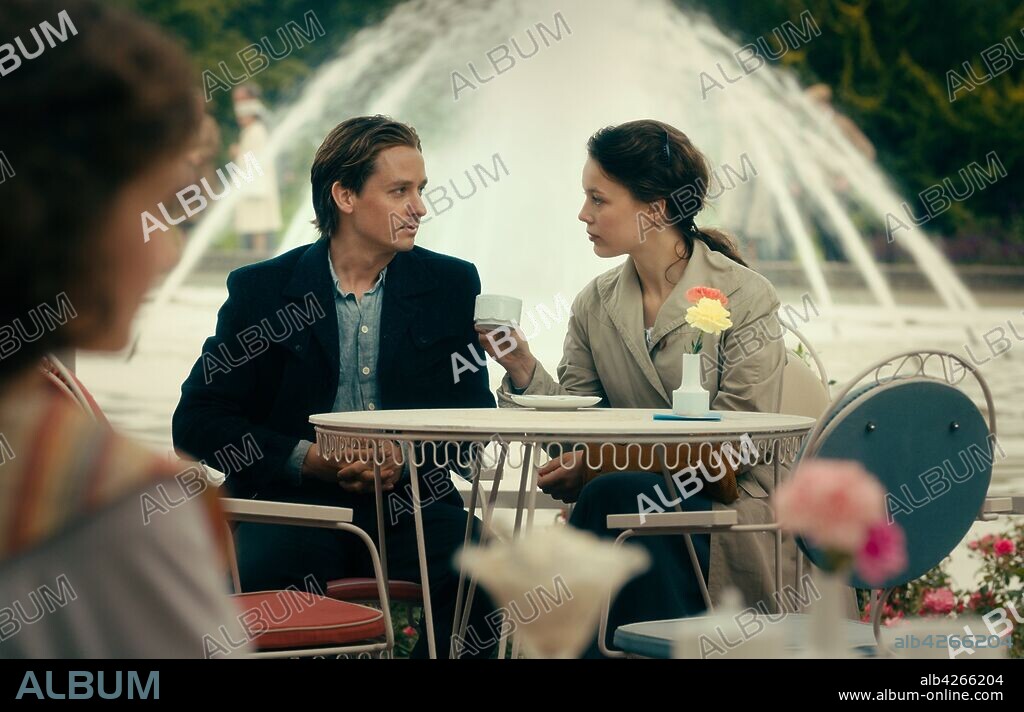 PAULA BEER und TOM SCHILLING in WERK OHNE AUTOR, 2018, unter der Regie von FLORIAN HENCKEL VON DONNERSMARCK. Copyright Pergamon Film / Wiedemann & Berg Filmproduktion / Beta Cinem.