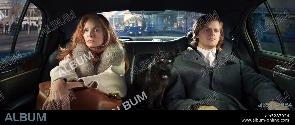 LUCAS HEDGES y MICHELLE PFEIFFER en FRENCH EXIT, 2020, dirigida por AZAZEL JACOBS. Copyright Blinder Films / Elevation Pictures.