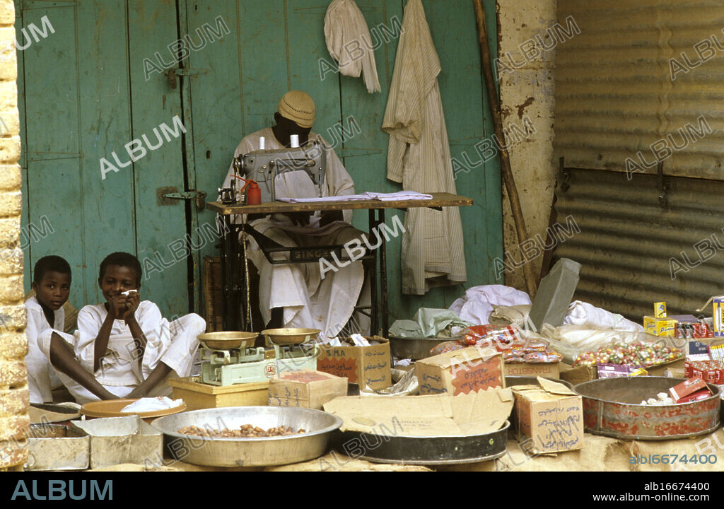 Sudan El Fasher in Darfur Region during the famine of 1985. Traders arrive in El Fasher, on a traditional trading route across Saharan Africa.