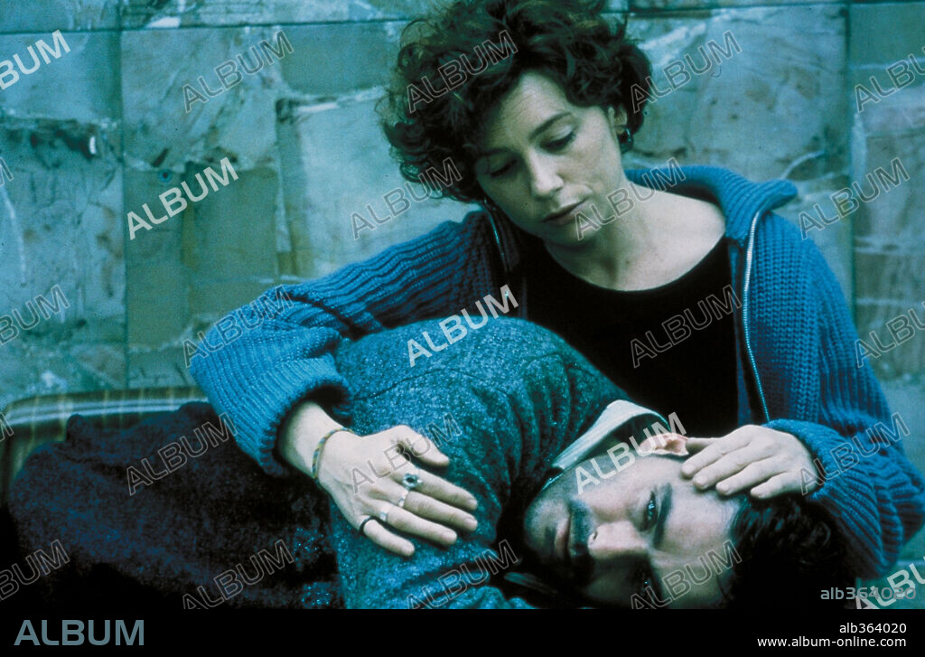 ICIAR BOLLAIN y JAVIER BATANERO en LEO, 2000, dirigida por JOSE LUIS BORAU. Copyright EL IMAN.