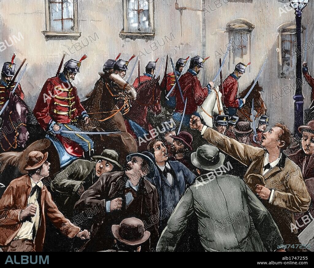 MOVIMIENTOS OBREROS. Carga de los húsares austriacos contra los huelguistas amotinados en el barrio de New-Lerchenfeld (Viena), el 8 de abril de 1890. Grabado coloreado.