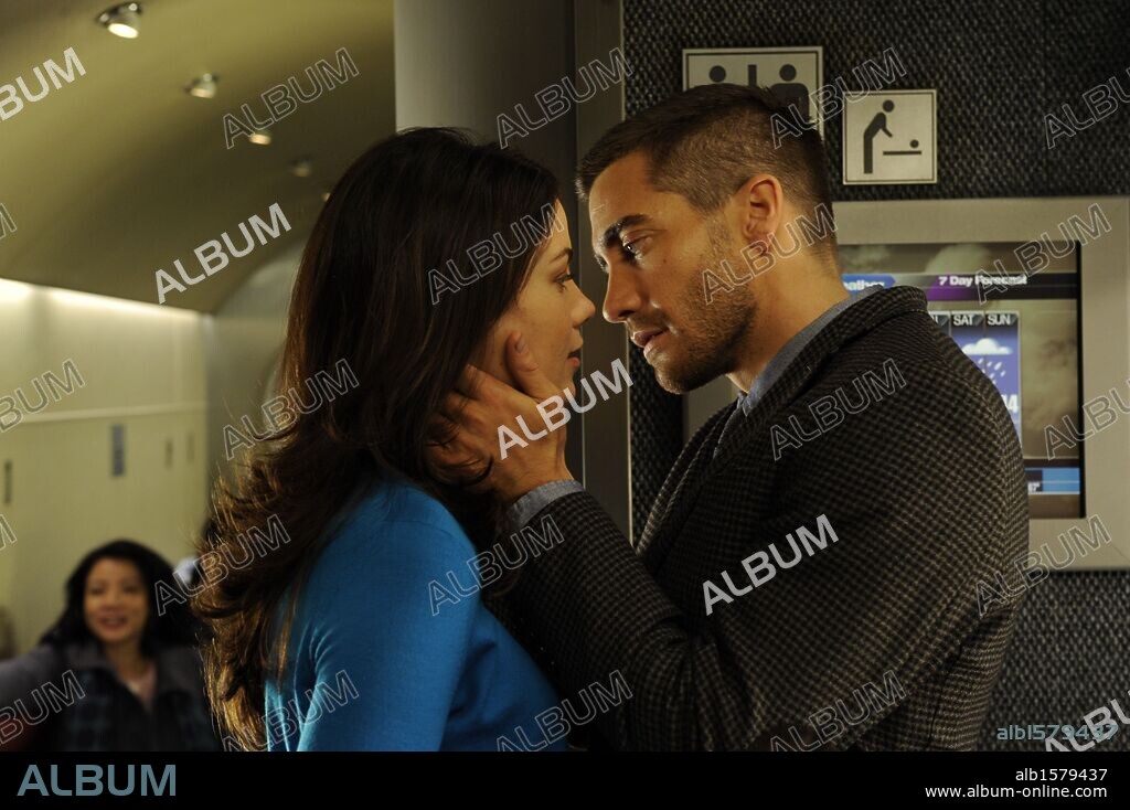 JAKE GYLLENHAAL and MICHELLE MONAGHAN in SOURCE CODE, 2011, directed by DUNCAN JONES. Copyright MARK GORDON COMPANY.