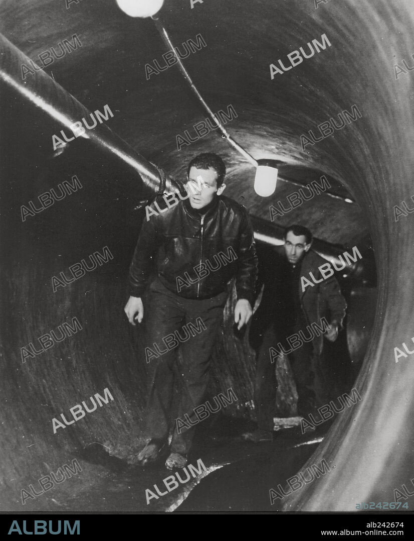 JEAN KERAUDY y PHILIPE BANCEL en LA EVASIÓN, 1960 (LE TROU), dirigida por JACQUES BECKER. Copyright FILMSONOR.