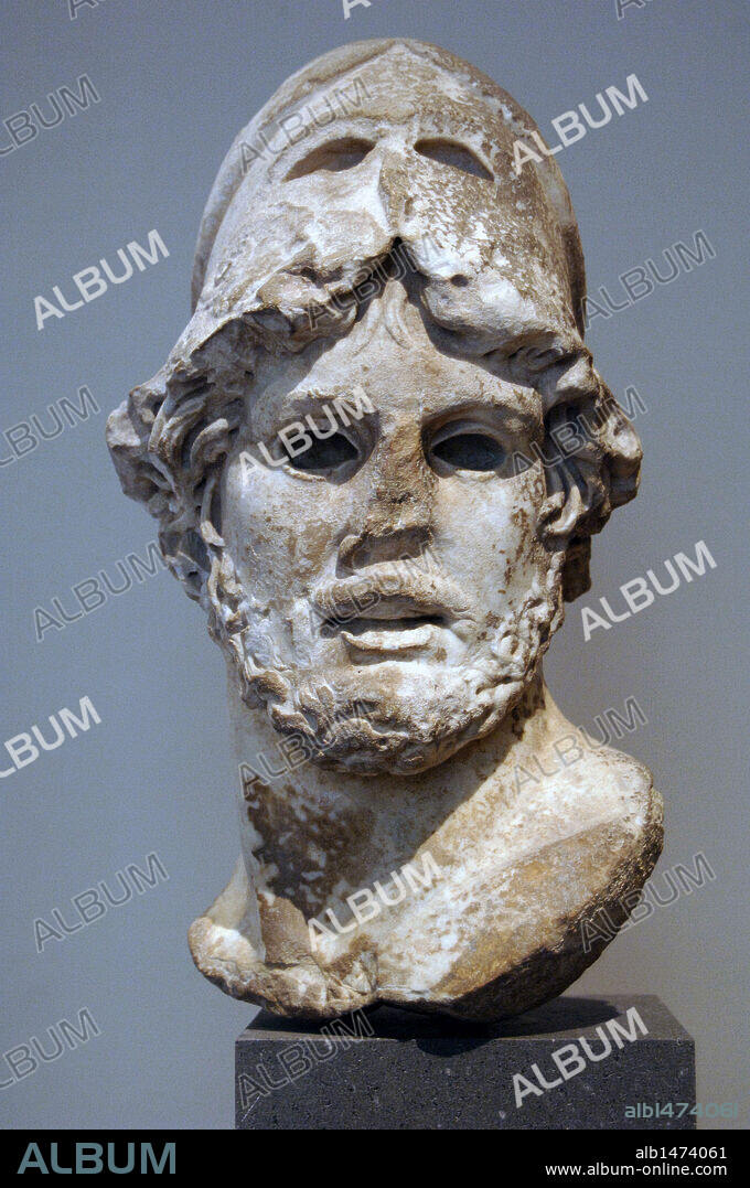 ARTE ROMANO. CABEZA DE UN GENERAL GRIEGO, ataviado con casco corintio. Copia romana de los S. I-II (época Imperial) de un original griego de bronce del S. IV aC. Museo Metropolitano de Arte. Nueva York. Estados Unidos.