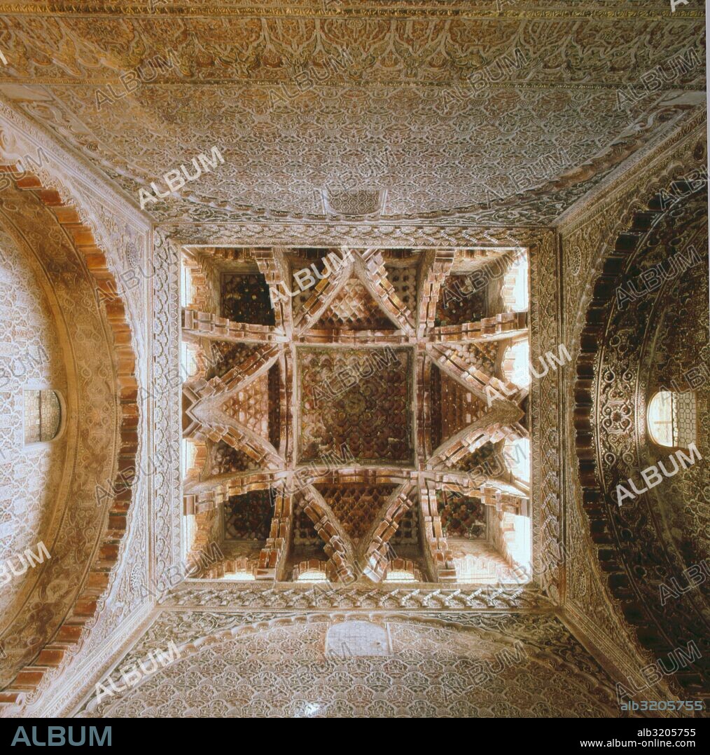 MEZQUITA DE CORDOBA. CUPULA DE LA LLAMADA CAPILLA REAL DE LA MEZQUITA.  CORDOBA, ESPAÑA.
