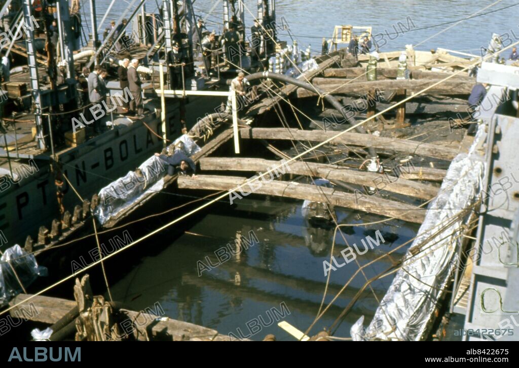 ARKIV 1961 . Bärgning av regalskeppet Vasa.. The salvage of the ship Vasa in Stockholm. Foto: TT / Kod 1900.