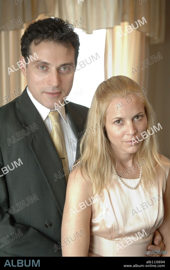 MARIA BELLO and RUFUS SEWELL in DOWNLOADING NANCY, 2008, directed by JOHAN RENCK. Copyright TULE RIVER FILMS/WORLD PREMIERE ENTERTAINMENT.