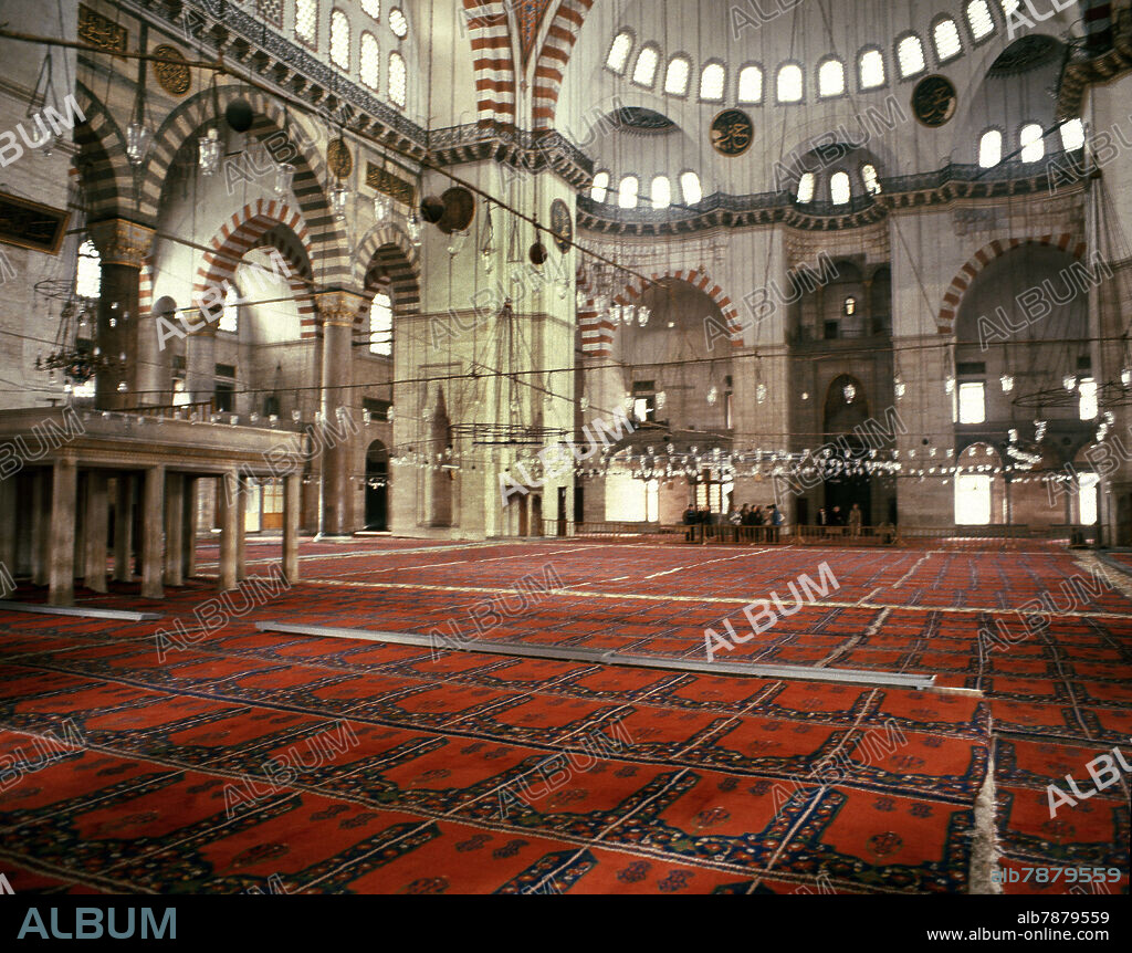 MIMAR SINAN (1489-1578). INTERIOR DE LA MEZQUITA SULEYMANIYE CONSTRUIDA EN EL SIGLO XVI.