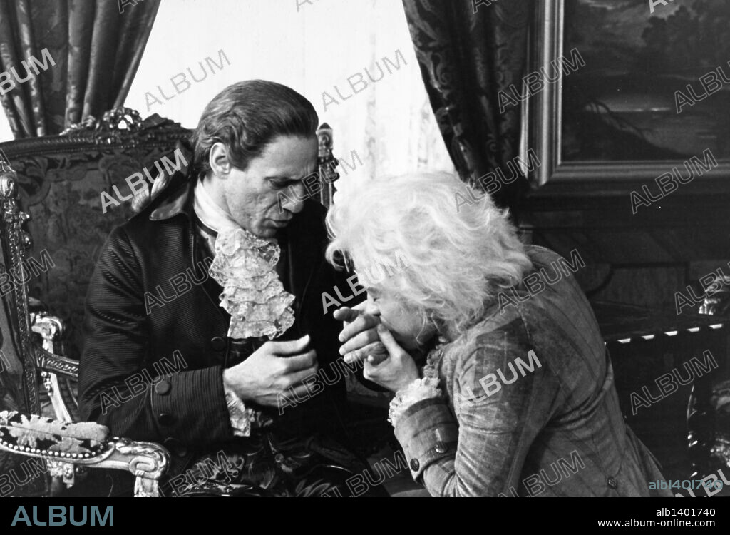 F. MURRAY ABRAHAM and TOM HULCE in AMADEUS, 1984, directed by MILOS FORMAN. Copyright ORION PICTURES.