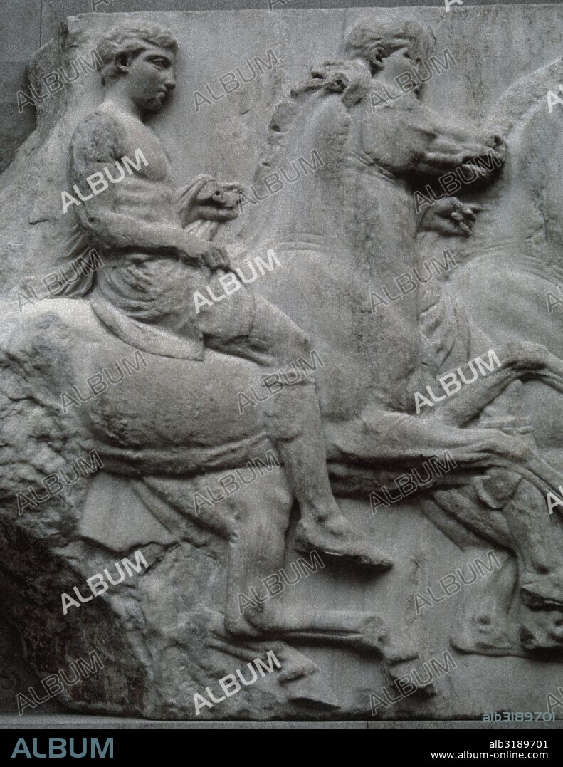 METOPA DEL PARTENON (447-432 a. C.). Detalle de una de las 92 metopas que decoraban el Partenón. CABALGATA. Representan escenas de los antiguos héroes atenienses. Realizadas seguramente por Fídeas o alguno de sus discípulos. Acrópolis de Atenas. Grecia. British Museum. Londres. Reino Unido.