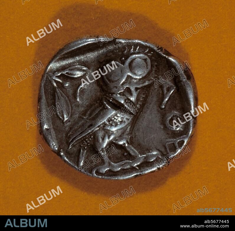 Monnaie : Grèce. Tétradrachme d'Athènes (face) : chouette d'Athéna et rameau d'olivier. VIe siècle av. J.-C. Argent.