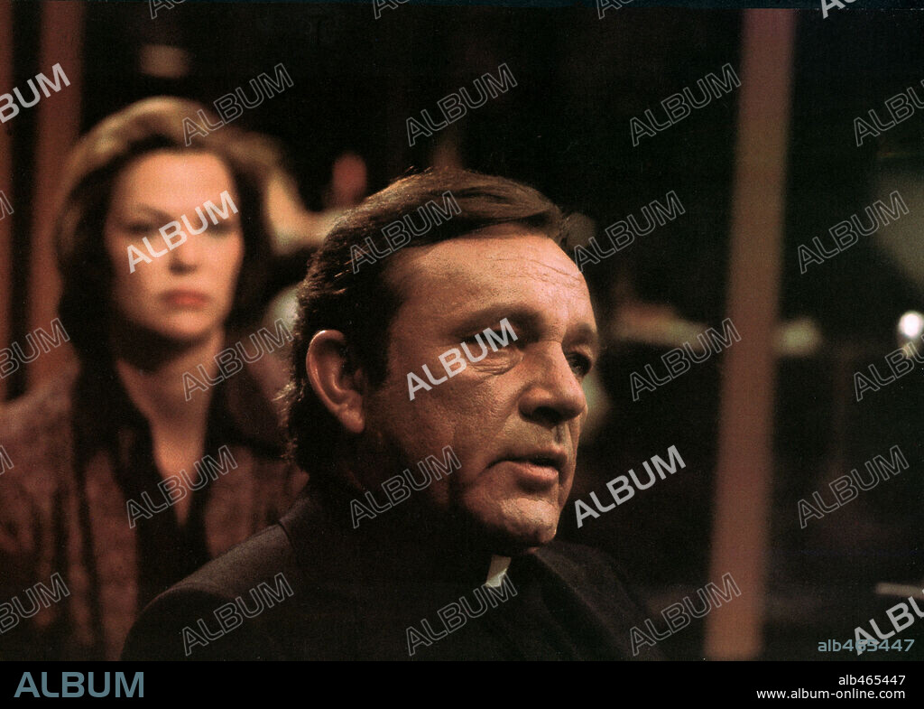 RICHARD BURTON en EXORCISTA II: EL HEREJE, 1977 (EXORCIST II: THE HERETIC), dirigida por JOHN BOORMAN. Copyright WARNER BROTHERS.