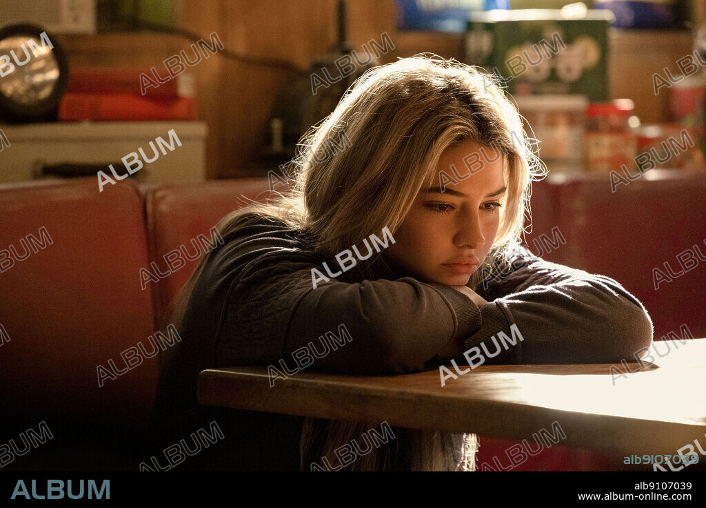MADELYN CLINE in OUTER BANKS, 2020, directed by VALERIE WEISS. Copyright NETFLIX.