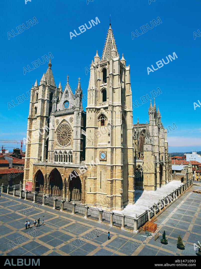 CASTILLA-LEON. LEON. Catedral de Santa María de Regla. Estilo gótico. S. XIII-XIV (S. XIII-S. XIV). Comenzada a construir en el año 1205 por iniciativa del obispo Manrique de Lara. España.