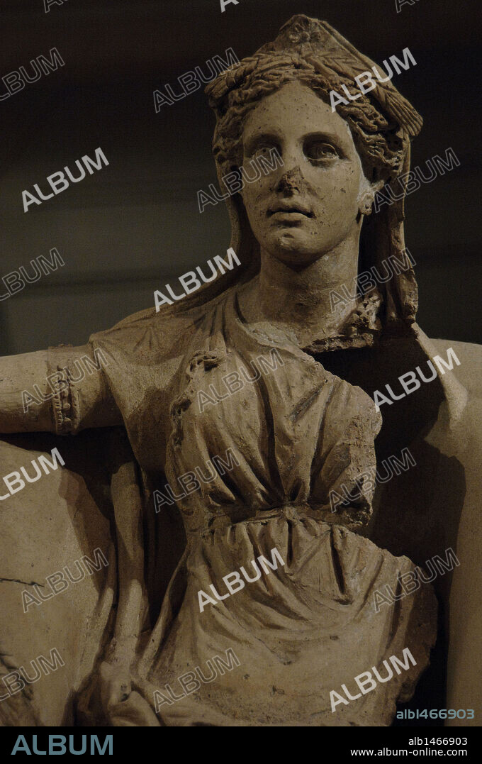 DEMETER. Diosa griega de la agricultura. La divinidad "Ceres" para los romanos. ESTATUA DE DEMETER, fechada entre los siglos IV y III a. C. Museo Nacional Romano. Termas de Diocleciano. ROMA. Italia.