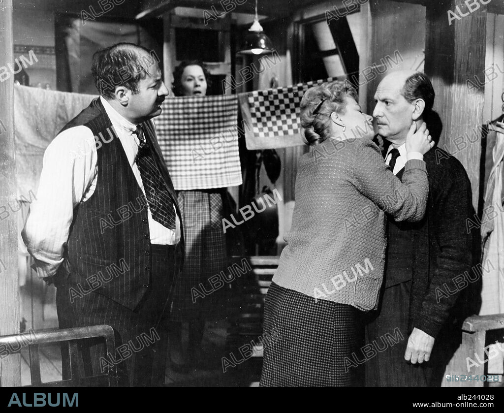 JOSEPH SCHILDKRAUT, LOU JACOBI and SHELLEY WINTERS in THE DIARY OF ANNE FRANK, 1959, directed by GEORGE STEVENS. Copyright 20TH CENTURY FOX.