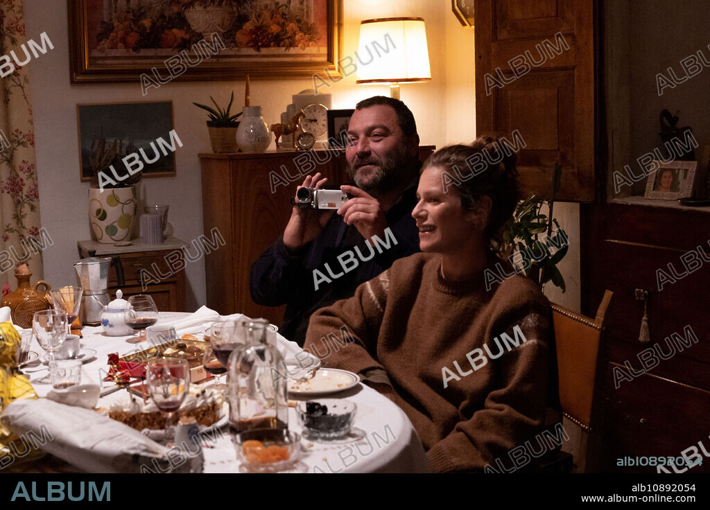 DENIS MENOCHET und MARINA FOIS in THE BEASTS, 2022, unter der Regie von RODRIGO SOROGOYEN. Copyright ARCADIA MOTION PICTURES.