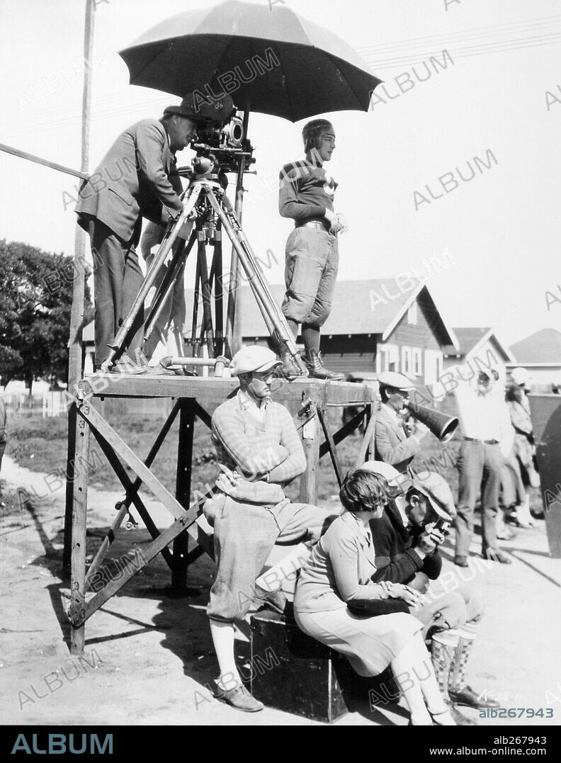 BUSTER KEATON, DEWITT JENNINGS y JAMES W. HORNE en EL COLEGIAL, 1927 (COLLÈGE), dirigida por JAMES W. HORNE. Copyright UNITED ARTISTS.