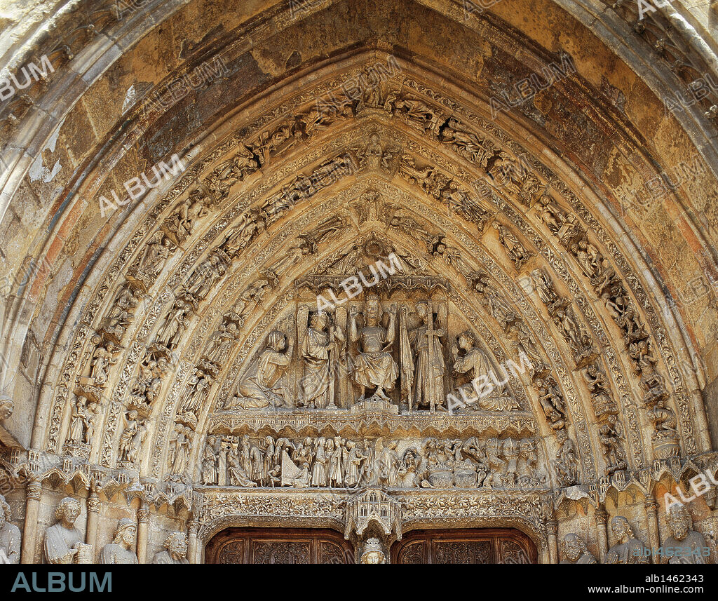 Gothic art. Cathedral of Santa Maria de Regla. Tympanum of the central portico in the main facade. Christ the Judge between angels with the attributes of the Passion. In the lower frieze: angels with the scales of justice with the condemned to hell (right) and blessed (left). Leon. Spain.