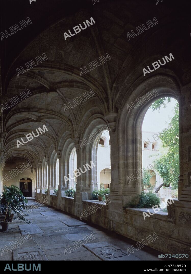 PEDRO LARREA-ARQUITECTO DEL SIGLO XVI. GALERIA INFERIOR DEL CLAUSTRO DEL CONVENTO DE SAN BENITO DE ALCANTARA - SIGLO XVI.