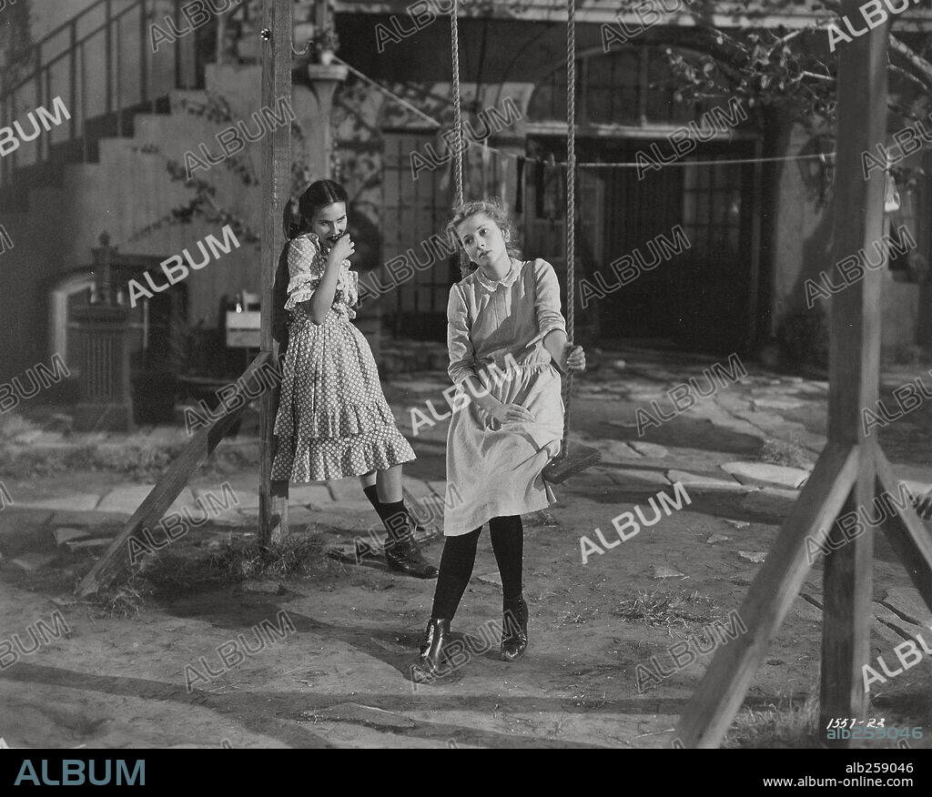JOAN FONTAINE in LETTER FROM AN UNKNOWN WOMAN, 1948, directed by MAX OPHÜLS. Copyright UNIVERSAL PICTURES.