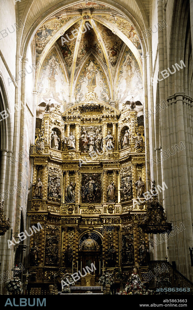 Viana, Iglesia de Santa María; nave gótica y altar Mayor (Camino de Santiago).