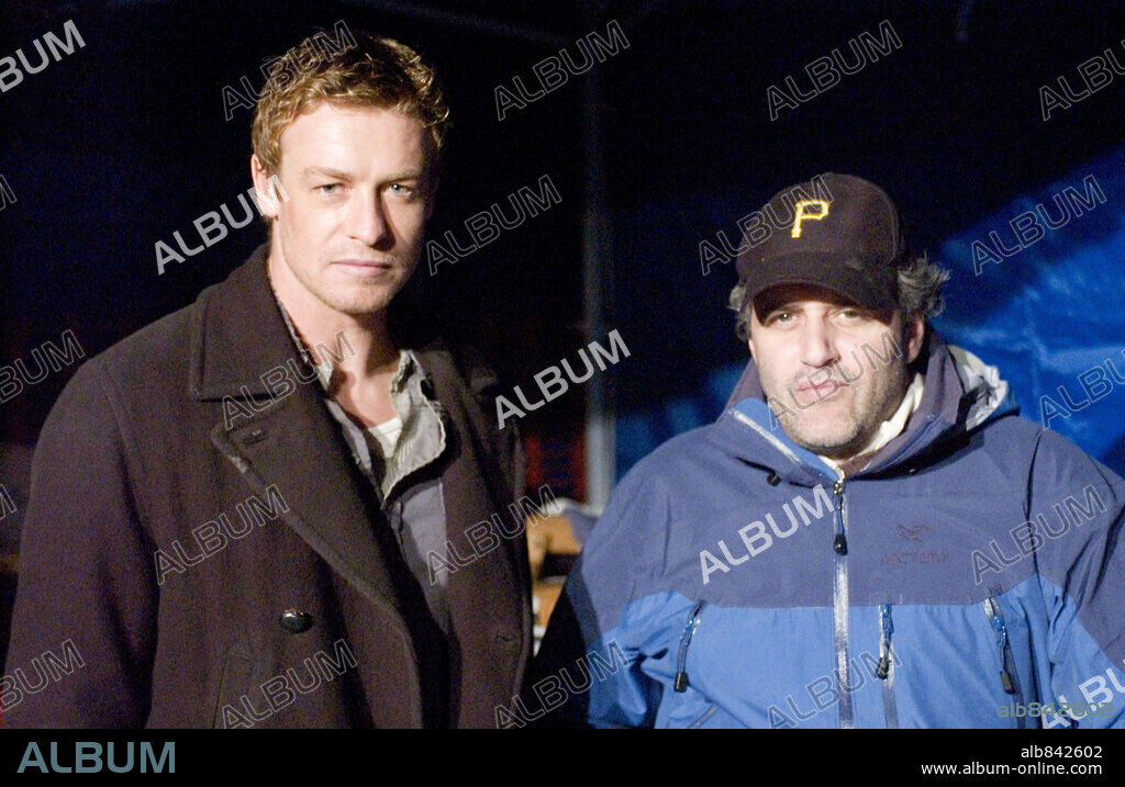 BERNIE GOLDMANN and SIMON BAKER in LAND OF THE DEAD, 2005, directed by GEORGE A. ROMERO. Copyright UNIVERSAL PICTURES / GIBSON, MICHAEL.