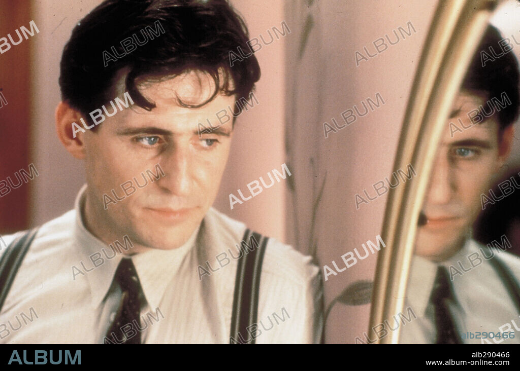 GABRIEL BYRNE in MILLER'S CROSSING, 1990, directed by ETHAN COEN and JOEL COEN. Copyright 20TH CENTURY FOX.
