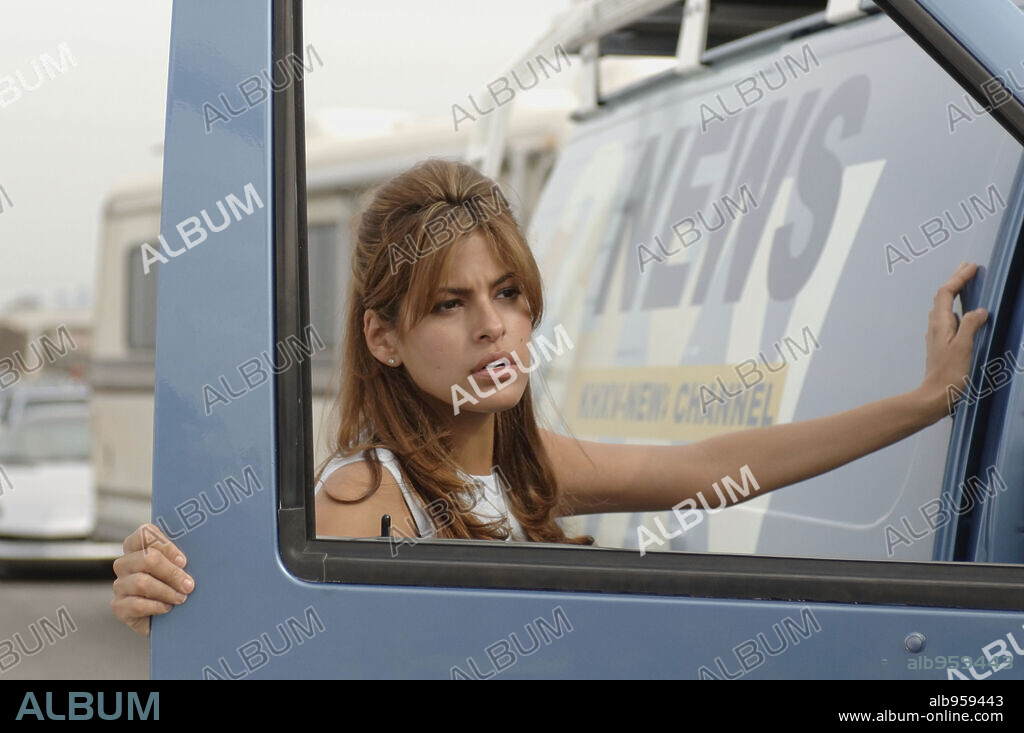 EVA MENDES in GHOST RIDER, 2007, directed by MARK STEVEN JOHNSON. Copyright COLUMBIA PICTURES.