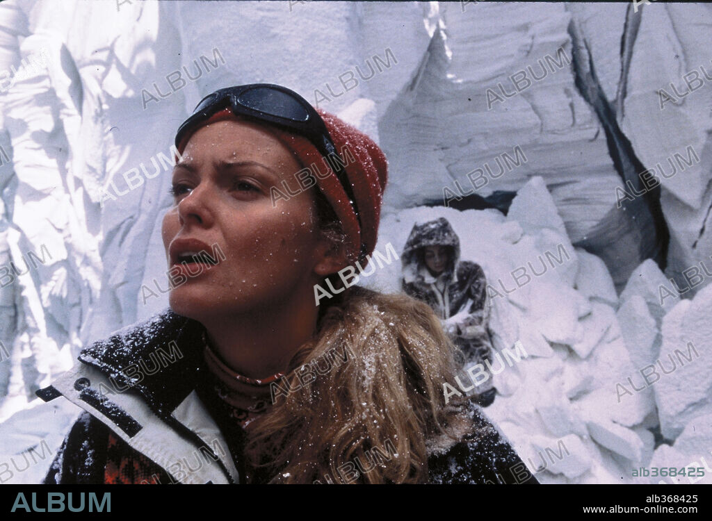 IZABELLA SCORUPCO en LIMITE VERTICAL, 2000 (VERTICAL LIMITS), dirigida por MARTIN CAMPBELL. Copyright COLUMBIA PICTURES.