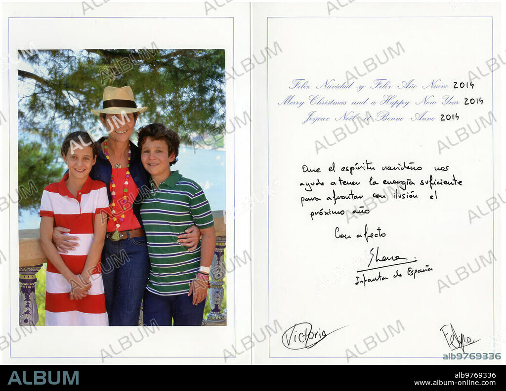 19 diciembre 2013. Felicitación navideña de la infanta Elena de Borbón con sus hijos Felipe y Victoria.