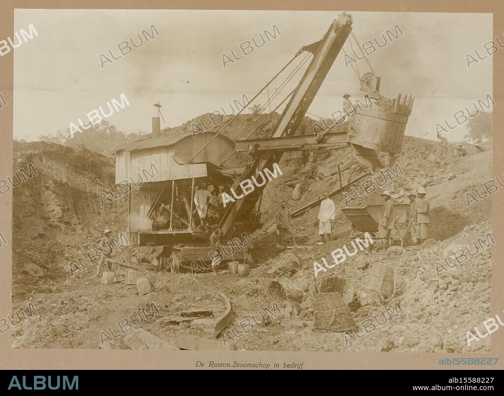 The Ruston Steam Shovel in operation (title on object), The steam-driven excavator (Ruston Steam Shovel) in operation in the pit of the open mine. Part of the loose-leaf photo album presented by the staff of the Boekit-Asam Coal Mines in Sumatra to the outgoing Engineer-Director H. Tromp on January 7, 1922., photograph, anonymous, Boekit-Asam, 1921 - 1922, photographic support, gelatin silver print, height, 279 mm × width, 392 mm.