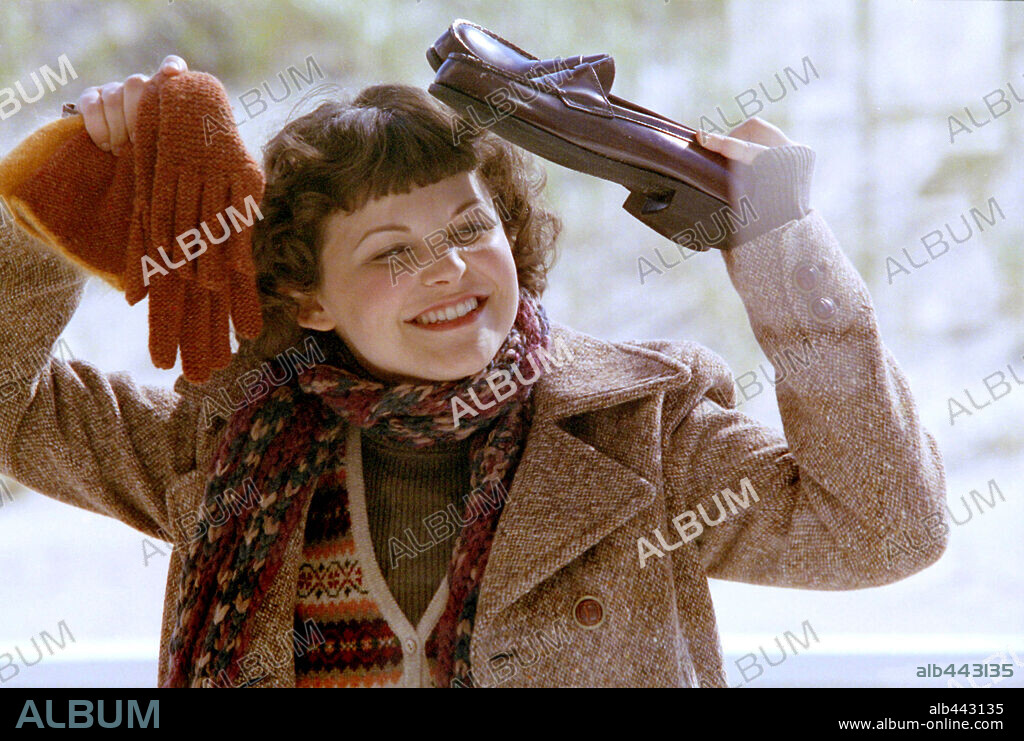 GINNIFER GOODWIN en LA SONRISA DE MONA LISA, 2003 (MONA LISA SMILE), dirigida por MIKE NEWELL. Copyright REVOLUTION SRUDIOS AND COLUMBIA PICTURES INC. / MARSHAK, BOB.
