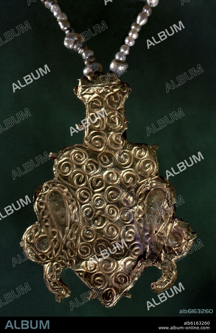 COLGANTE DEL TESORO DE BENTARIQUE-(ALMERIA) FILIGRANA EN ORO-HISPANOMUSULMAN.