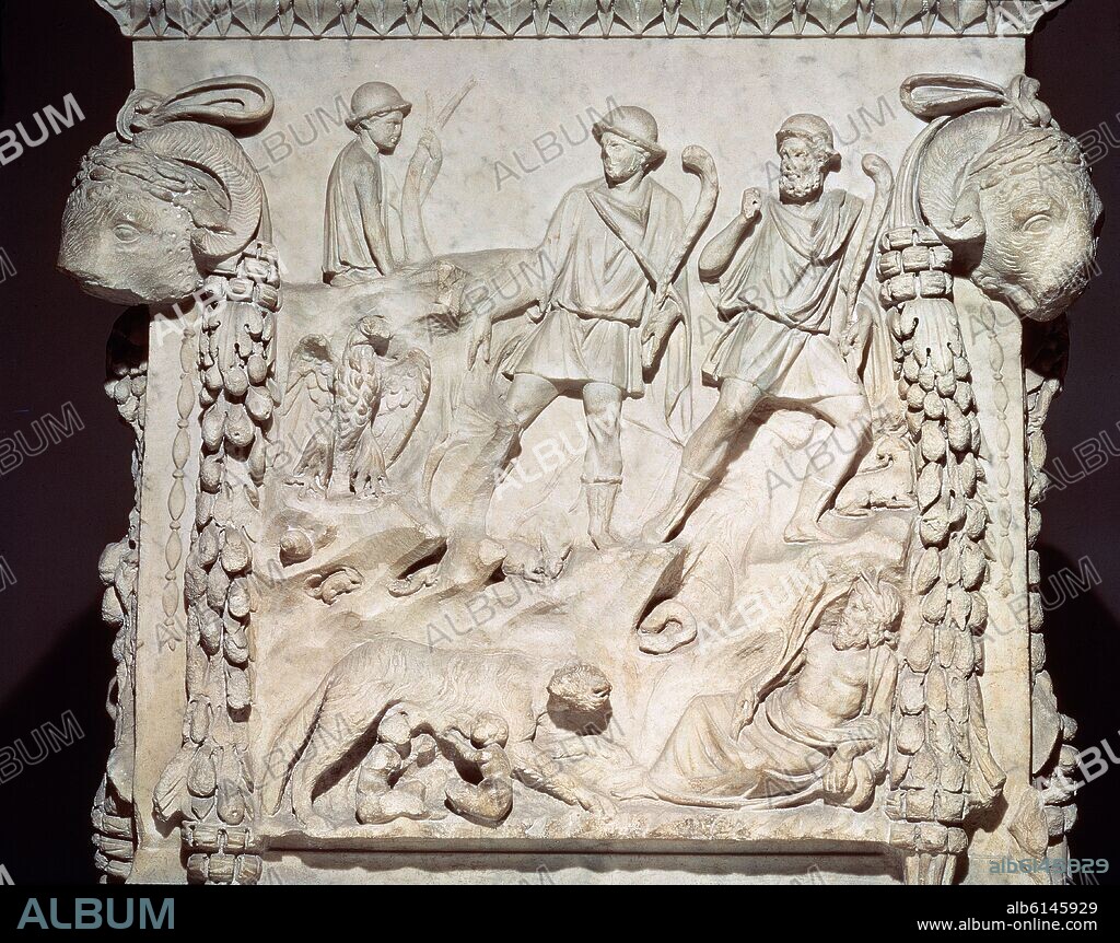 ARA DE OSTIA - DETALLE DE LA LOBA AMAMANTANDO A ROMULO Y REMO - LEYENDA ROMANA - SIGLO II.