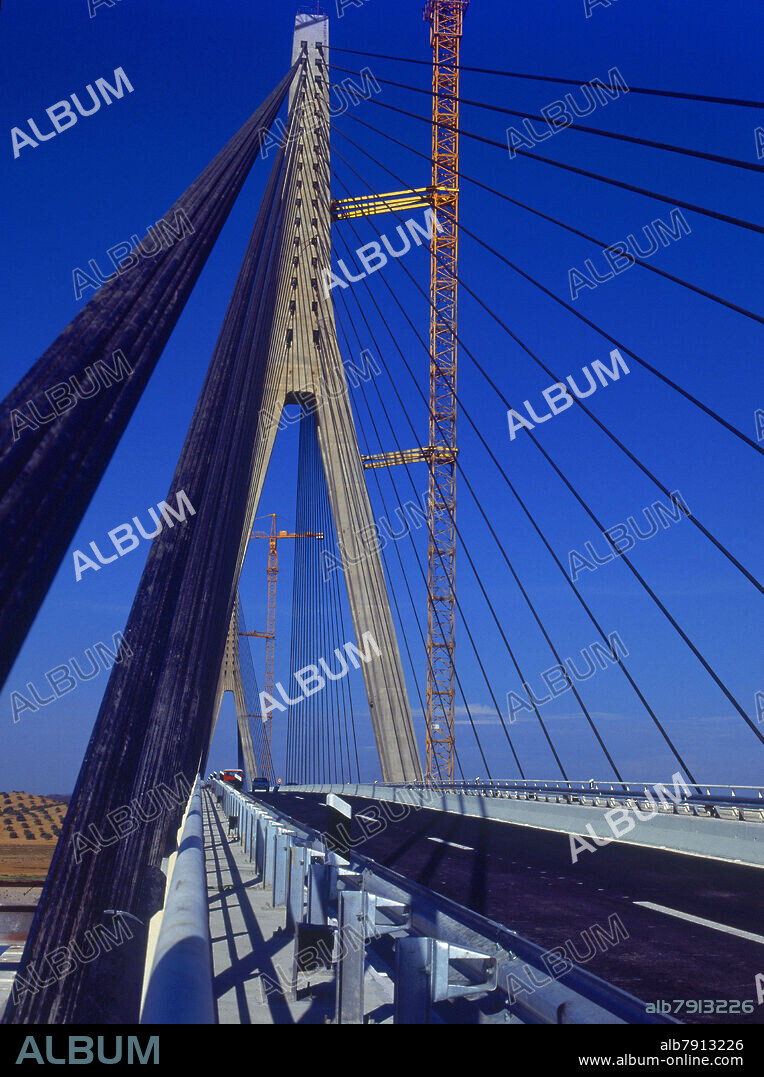 JOSE LUIS CANCIO MARTINS-ARQUITECTO PORTUGUES. PUENTE INTERNACIONAL DEL GUADIANA CONSTRUIDO EN 1991 SOBRE EL RIO GUADIANA - FOTO AÑOS 90.
