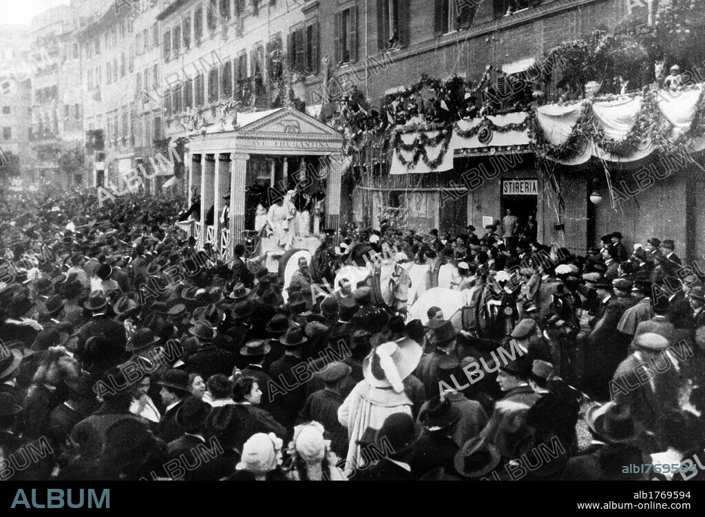 Carnival at Piazza Navona. Floats parading at Piazza Navona during the Carnival. Rome, 1914.