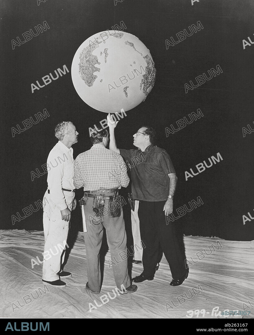 IRWIN ALLEN in THE ANIMAL WORLD, 1956, directed by IRWIN ALLEN. Copyright WARNER BROS.