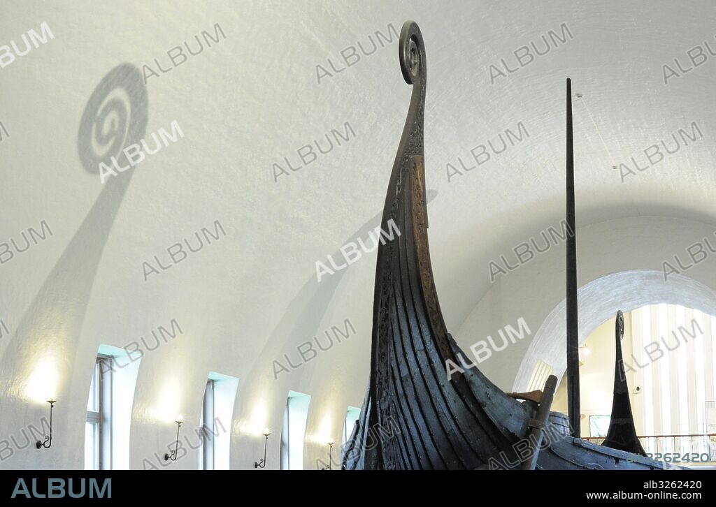 Barco Oseberg. Embarcación Vikinga fechada en el s. IX. Madera de roble. Detalle. Museo de Barcos Vikingos. Oslo. Noruega.