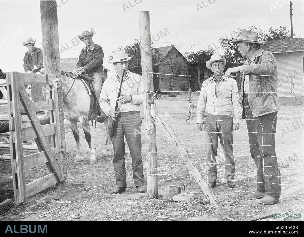 PAUL NEWMAN en EL MÁS SALVAJE ENTRE MIL, 1963 (HUD), dirigida por MARTIN RITT. Copyright PARAMOUNT PICTURES.