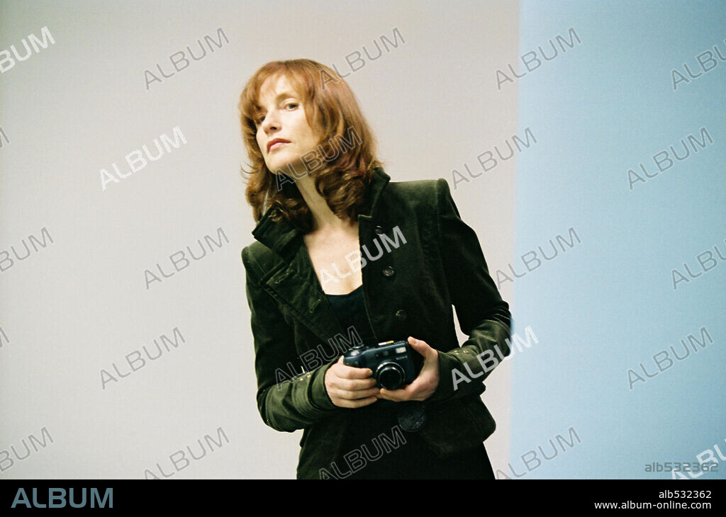 ISABELLE HUPPERT in I HEART HUCKABEES, 2004, directed by DAVID O. RUSSELL. Copyright 20TH CENTURY FOX.